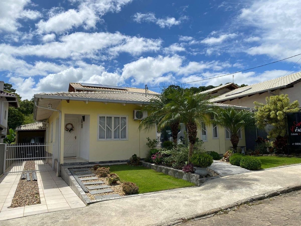 Ampla Casa Mobiliada no Bairro Bremer - Casa em Bremer, Rio do Sul - à venda - Macchio Engenharia e negócios imobiliários