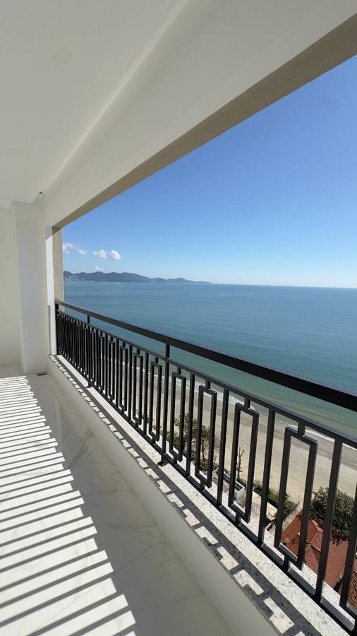 Varanda com vista para o mar
