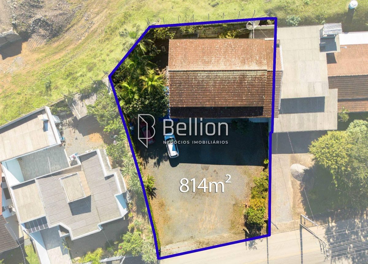 Casa com Ponto Comercial à Venda em Benedito Novo 6 Quartos, Suíte e Excelente Localização