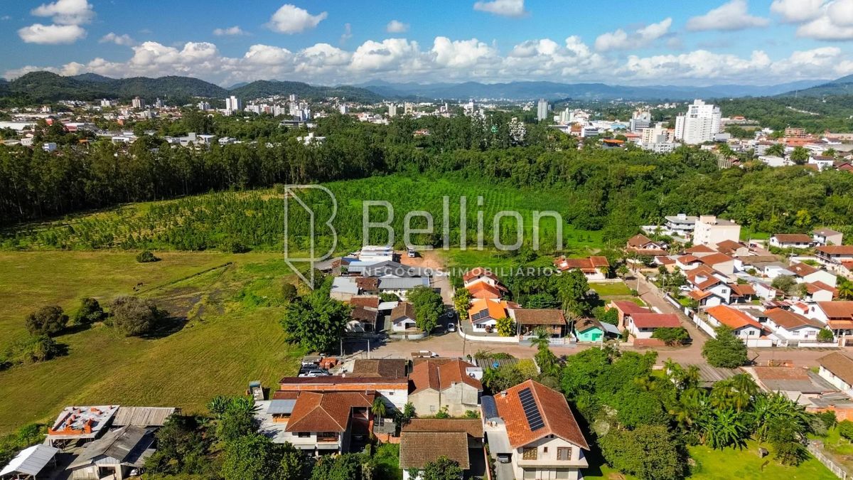 Duas casas em um único terreno: uma excelente oportunidade para morar, investir ou gerar renda!