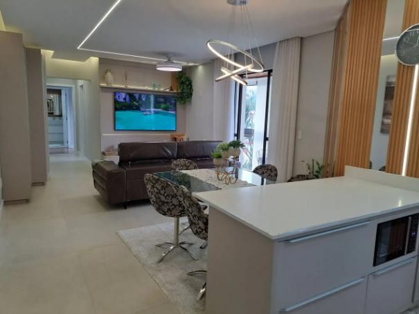 Apartamento a venda 2 dormitórios (1 suíte), Mobiliado, à 180 metros da Beira Mar na Agronômica R$1.115.000,00