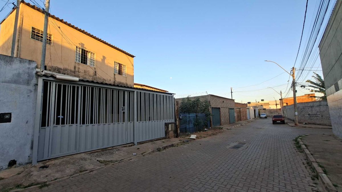 Sobrado no sol nascente prox a feira do Produtor - Casa em Ceilândia Sul (Ceilândia), Brasília - à venda - Milton Aparecido Correa