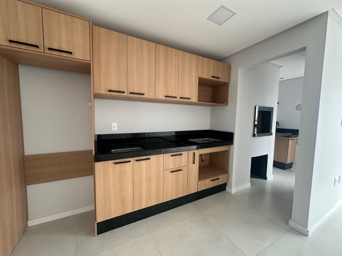 Apartamento para locação anual semimobiliado, com 3 quartos (sendo uma suíte), 2 vagas de garagem privativas, Edifício Residencial Ilha de Maiorca, no bairro Vila Operária, Itajaí-SC - Apartamento em Vila Operária, Itajaí - para locação - I3 CORRETORES ASSOCIADOS S/S