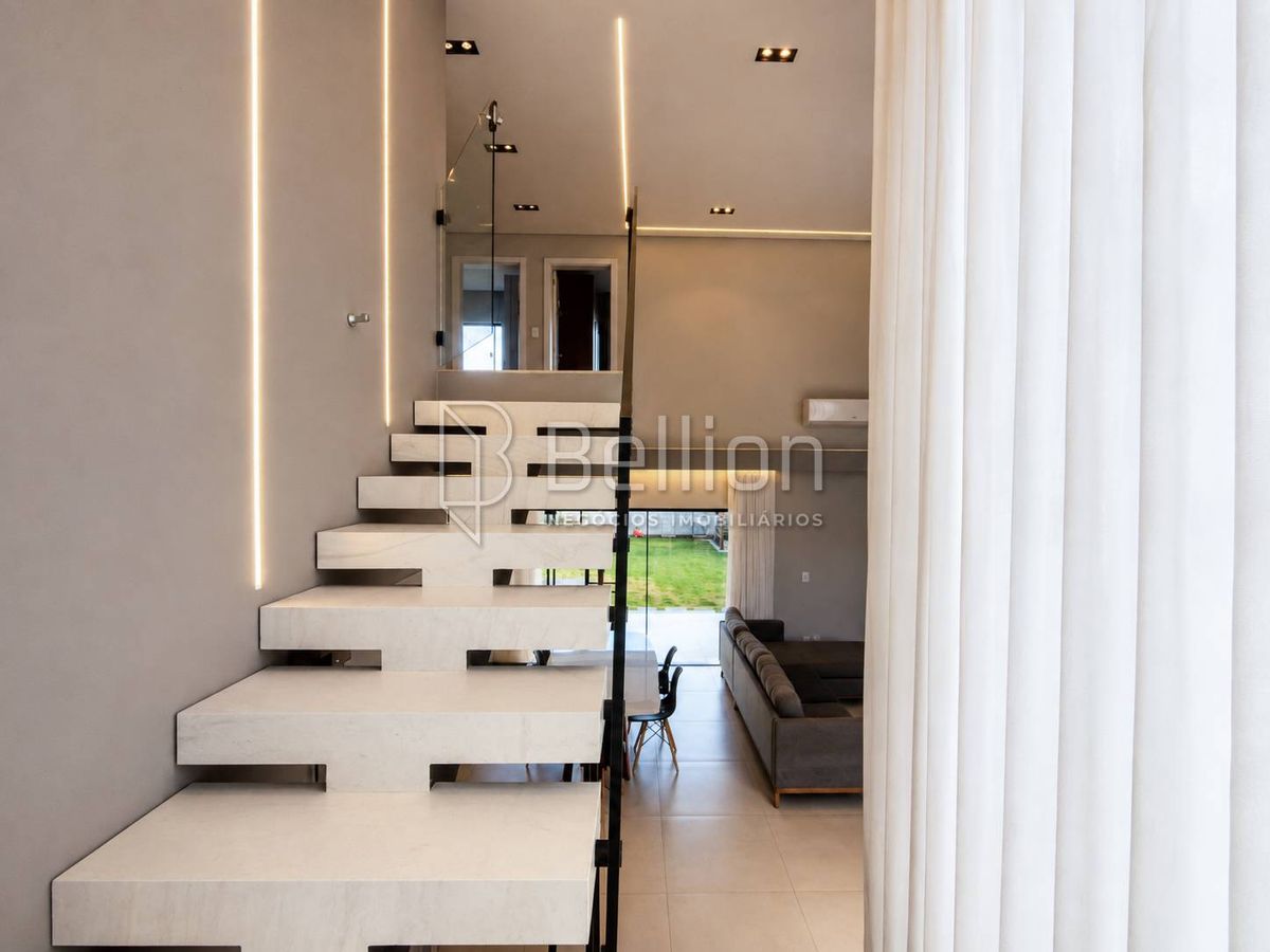 Casa de Alto Padrão, semi mobiliada à Venda na Divinéia em Rio dos Cedros 3 Quartos
