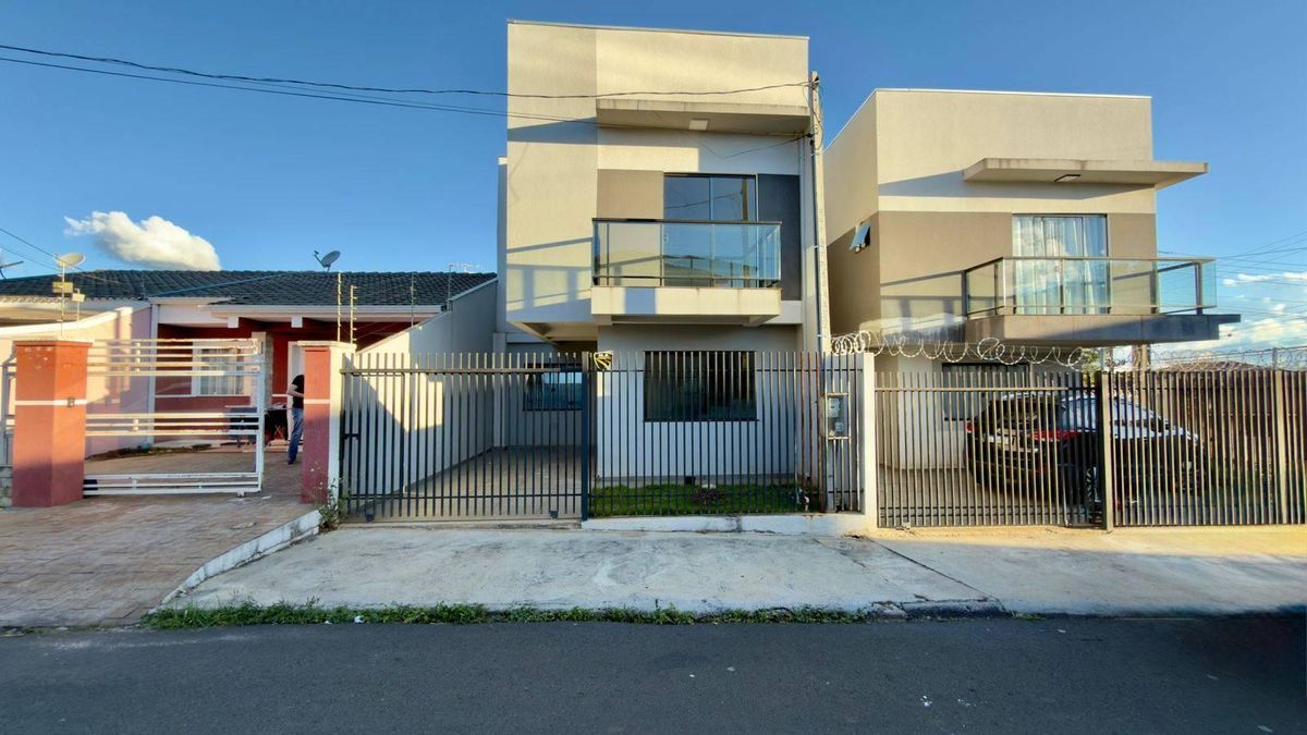 Sobrado - Sobrado em Uvaranas, Ponta Grossa - para locação e à venda - GH Imóveis