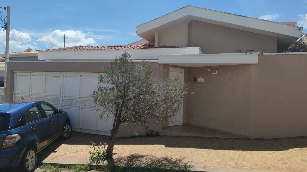 Execelente Casa Térrea / Parque Jequitibás - Casa em Parque Jequitibás, São João da Boa Vista - para locação e à venda - Helena Imóveis