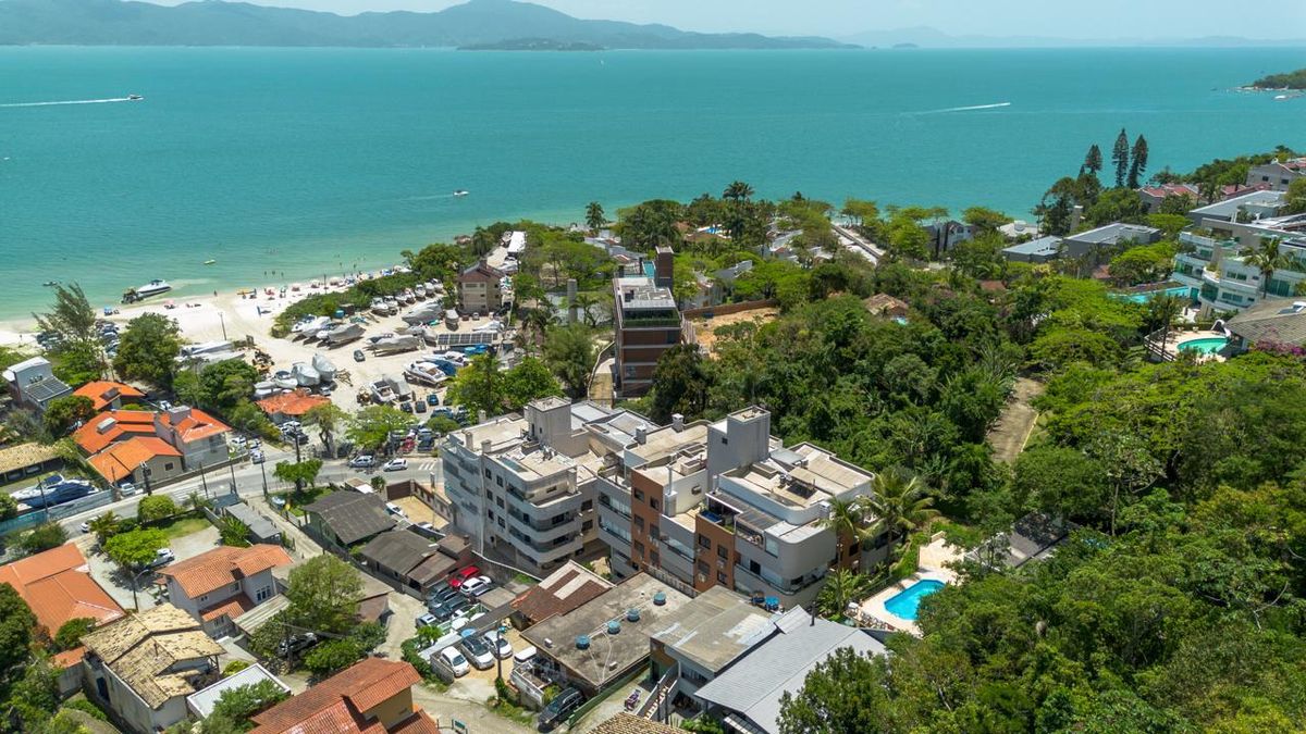 Apartamento de alto padrão a 50m do mar