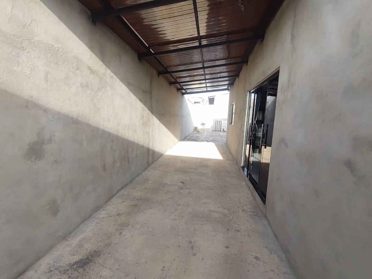 Casa com 2 quartos, 1 suíte