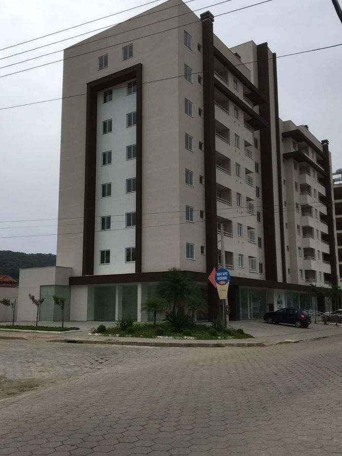 Prédio residencial moderno fachada cinza
