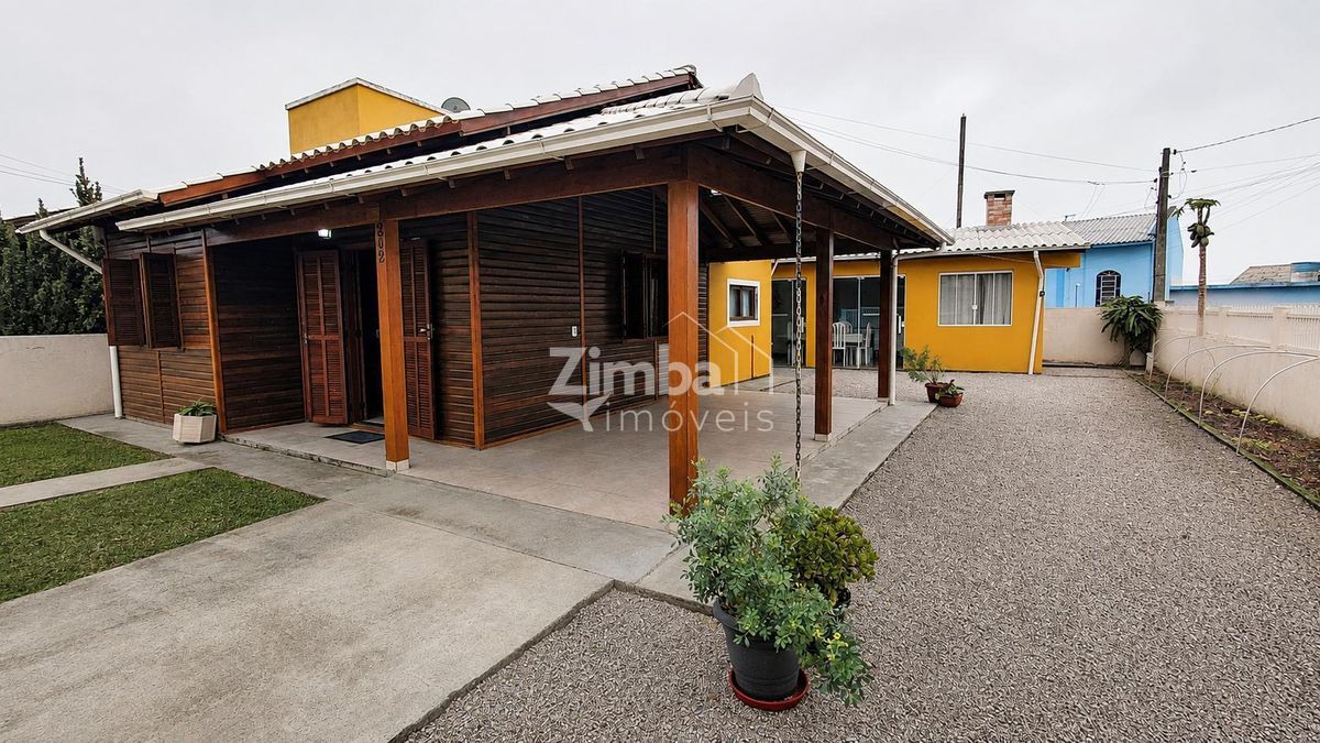 Fachada da casa na Praia da Ribanceira