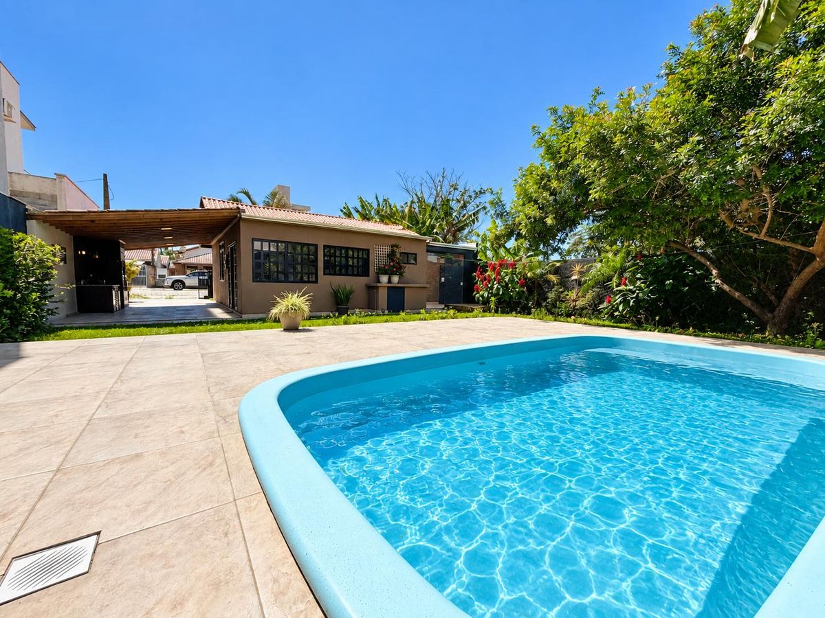 Casa com piscina 3 quartos à venda Praia Mariscal Bombinhas SC - Casa em Mariscal, Bombinhas - à venda - Imobiliária Rota do Sol