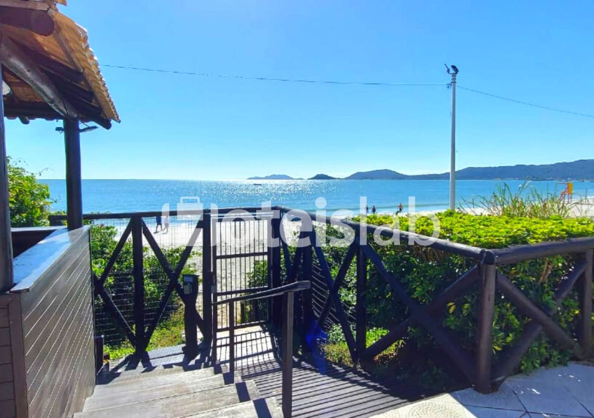 Lindo apartamento de dois quartos em aluguel anual no condomínio frente mar Merit Plaza