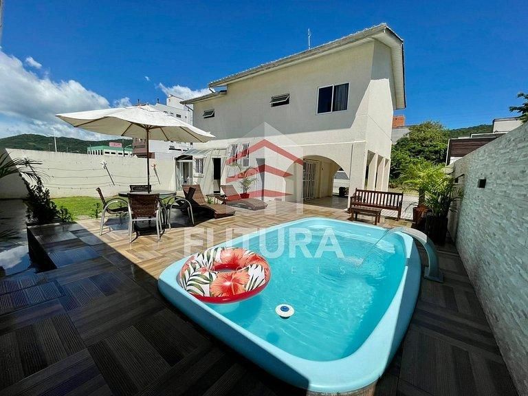 Aluguel de Temporada em Bombinhas - Casa com 5 quartos e Piscina LC112 - Casa em Bombas, Bombinhas - para temporada - PAULA CRISTINA DA SILVA MINELLA NEGOCIOS IMOBILIARIOS LTDA