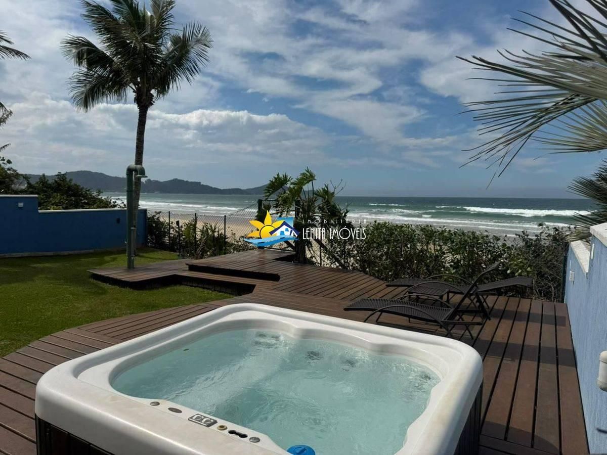 Casa Frente Mar com Spa - Casa em Canto Grande, Bombinhas - para temporada - Imobiliária Lenita Imóveis