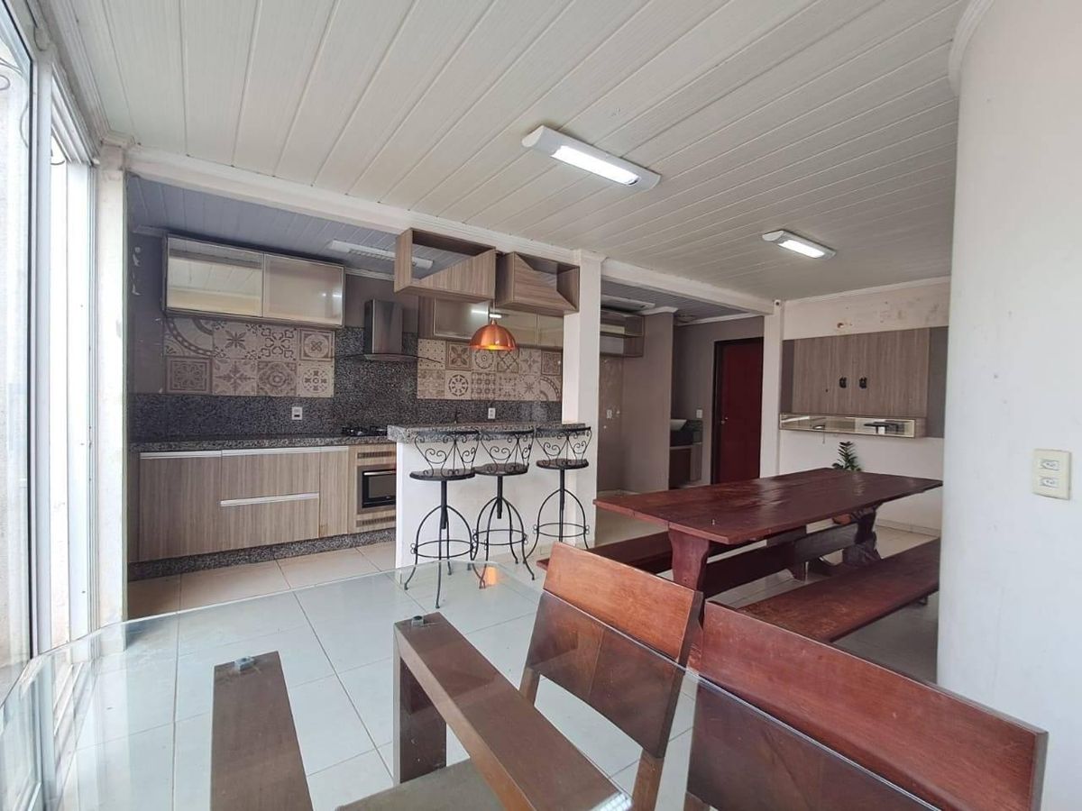 Casa com 3 quartos, 1 suíte