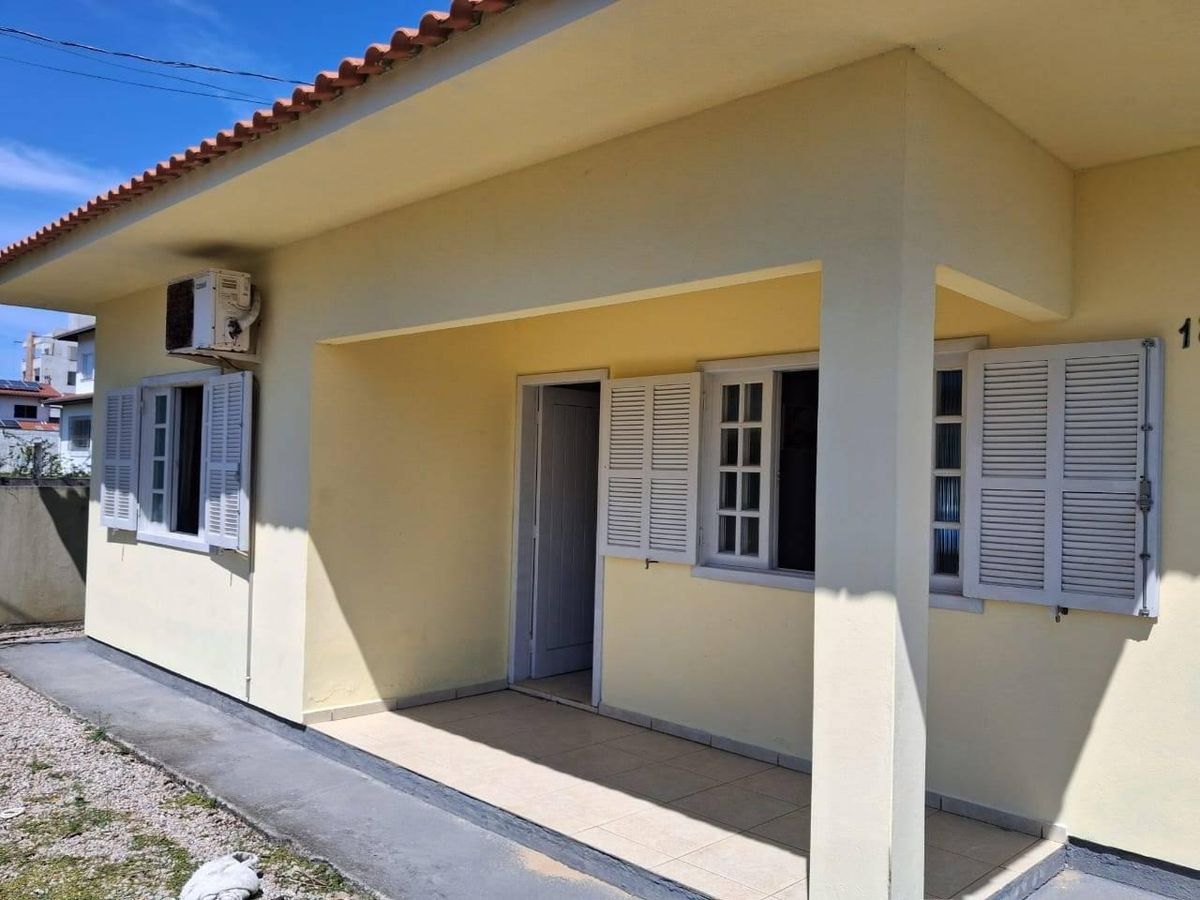 Casa com 2 quartos, Mariscal - Bombinhas - Casa Geminada em Mariscal, Bombinhas - para temporada - Imobiliária Lenita Imóveis
