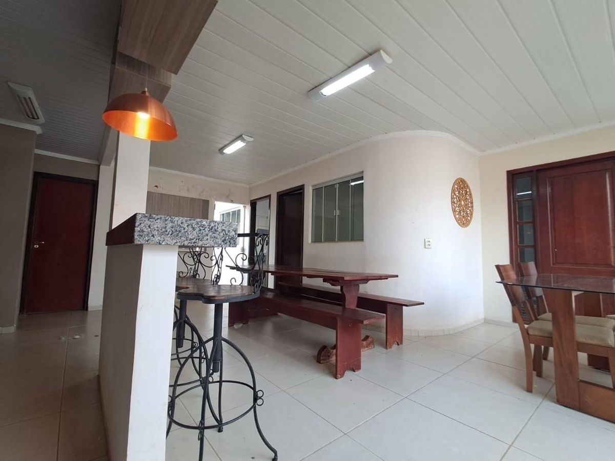 Casa com 3 quartos, 1 suíte