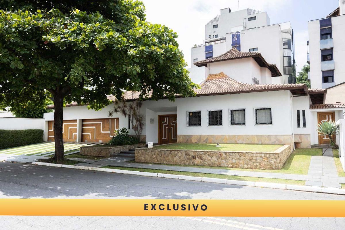 Casa Térrea mobiliada de 768 m² de área total, com 4 suítes e piscina privativa. Clássico e Atemporal. - Casa em Jardim São Caetano, São Caetano do Sul - à venda - YVY-in Inteligência Imobiliária Ltda