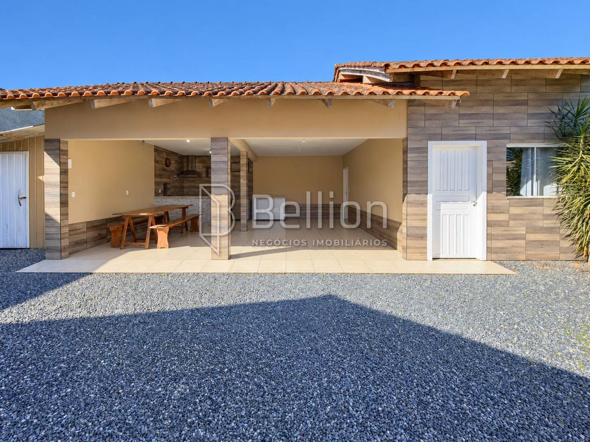 Casa com edícula à Venda em Rio dos Cedros/SC