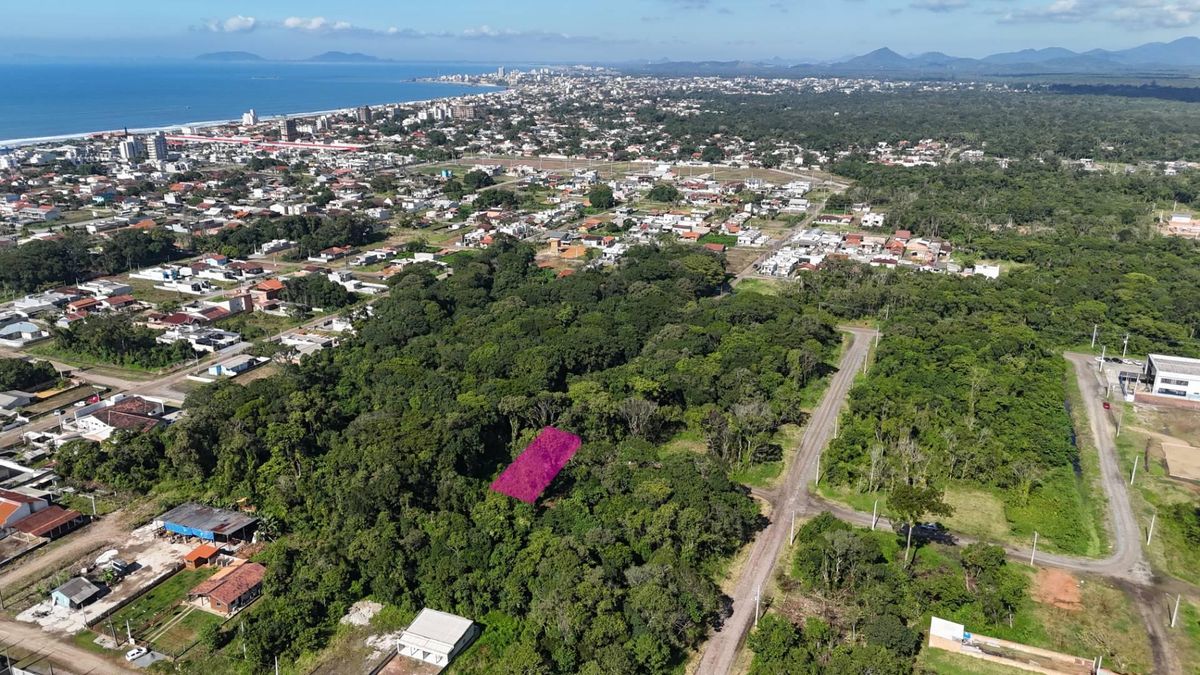 Terreno de esquina sem vegetação, medindo 360m², próximo a entrada da cidade, à venda em Itapoá/SC, na Barra do Saí - Lote/Terreno em Barra do Sai, Itapoá - à venda - Âncora Imóveis Assessoria Imobiliária LTDA