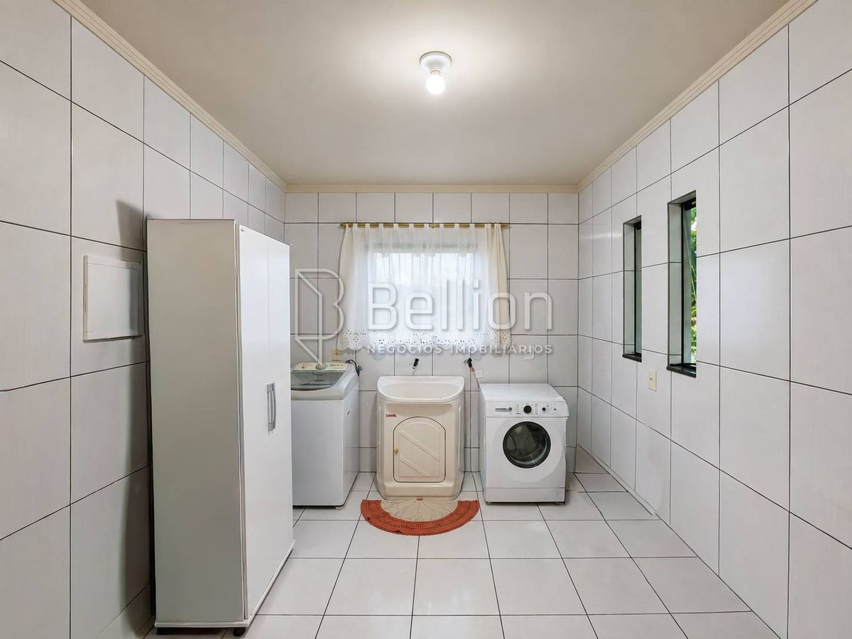 Casa com 3 Quartos e Terreno de 600 m² à Venda em Timbó