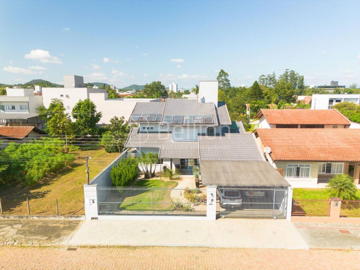 Uma casa que traduz alto padrão em cada detalhe.