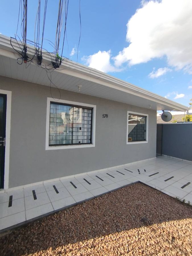 Maravilhosa Kitinete com garagem Capão Raso - 2 quadras Term Pinheirinho - Apartamento em Capão Raso, Curitiba - para locação - SCHAEFER IMOVEIS LTDA