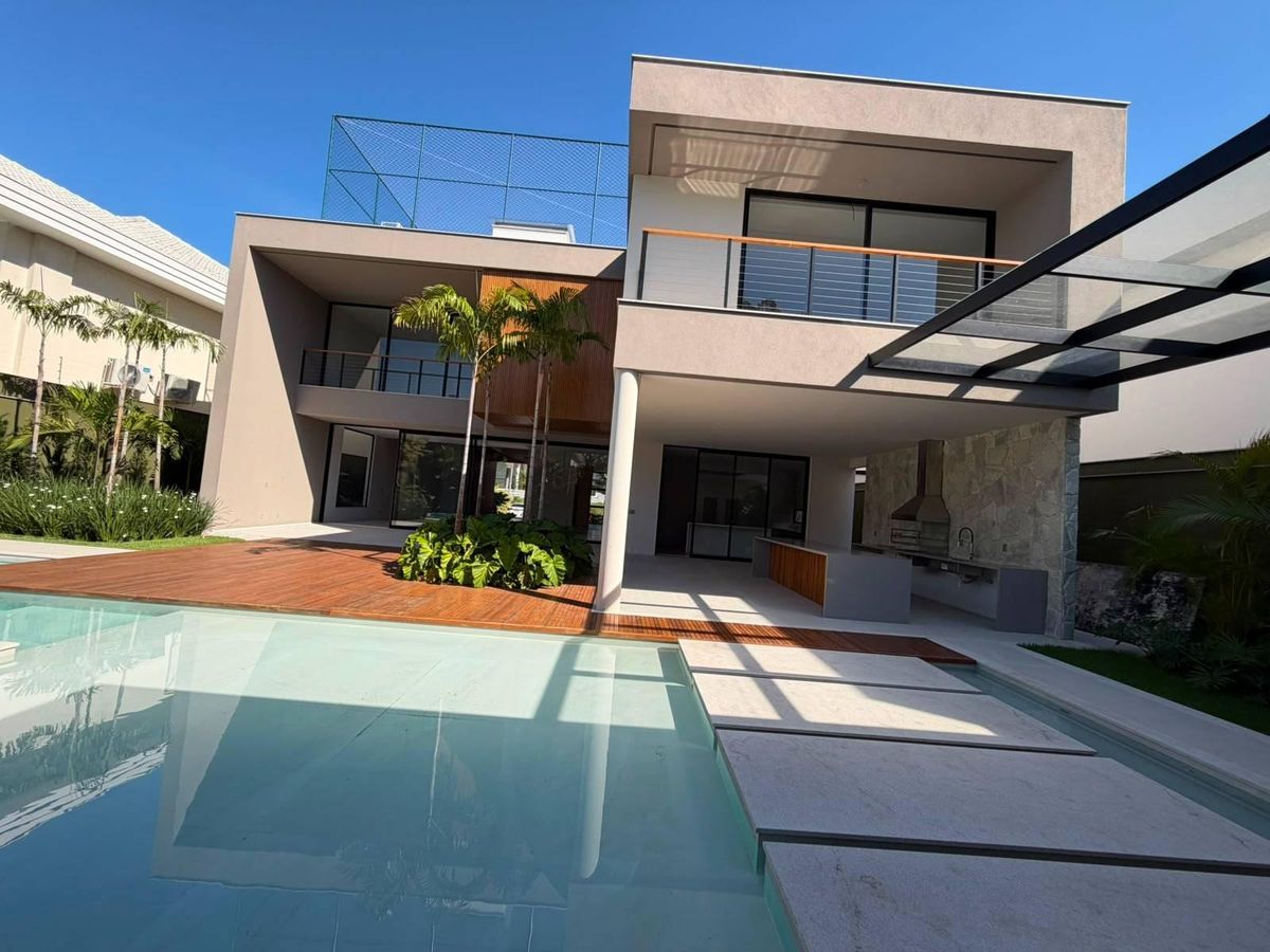 Casa de 1ª Locação à venda em Condomínio de Luxo no Santa Mônica, Barra da Tijuca - Rio de Janeiro.