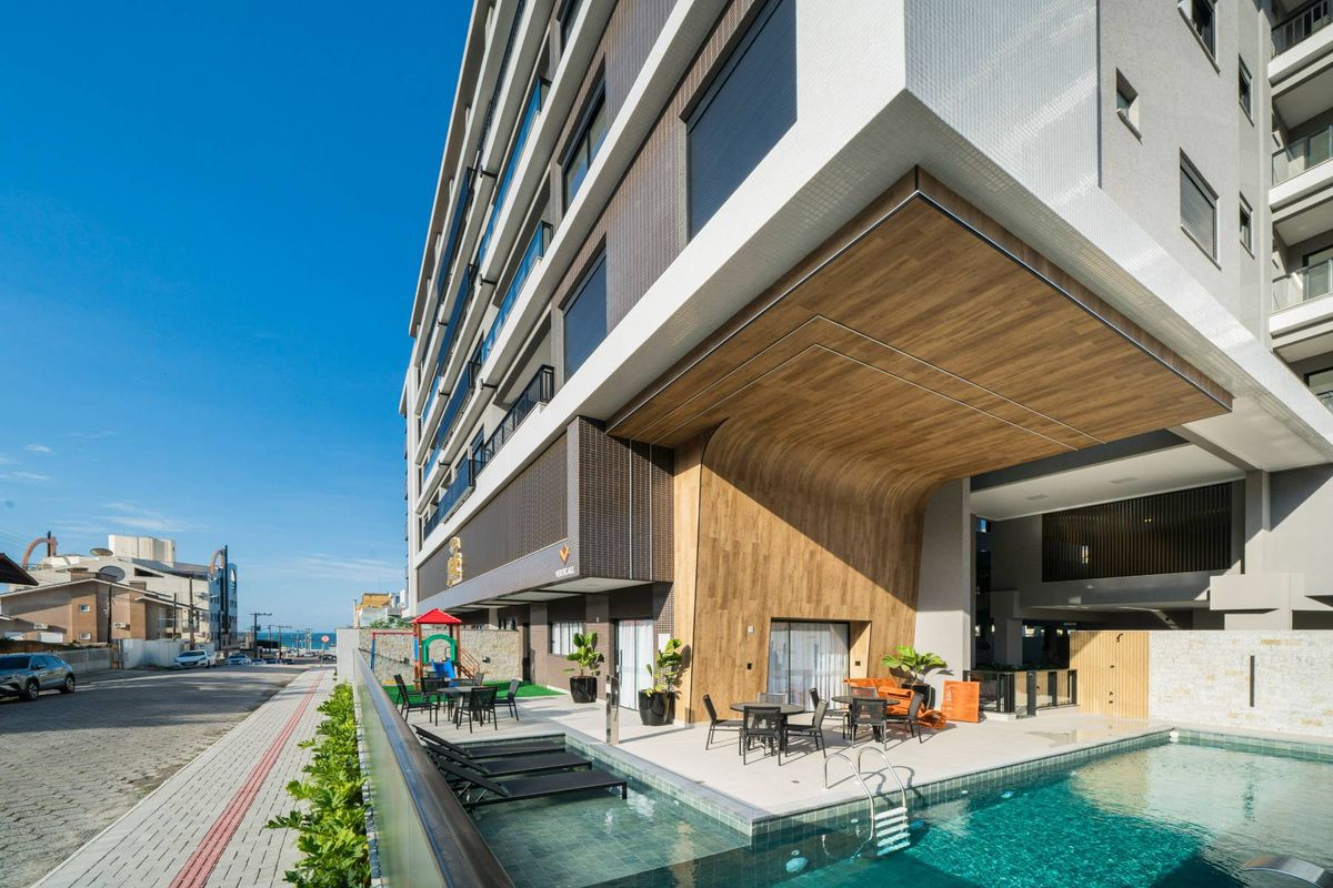 Apartamento com 2 Quartos (Sendo 1 Suíte) à Venda, 2 Vagas em Bombas - Bombinhas