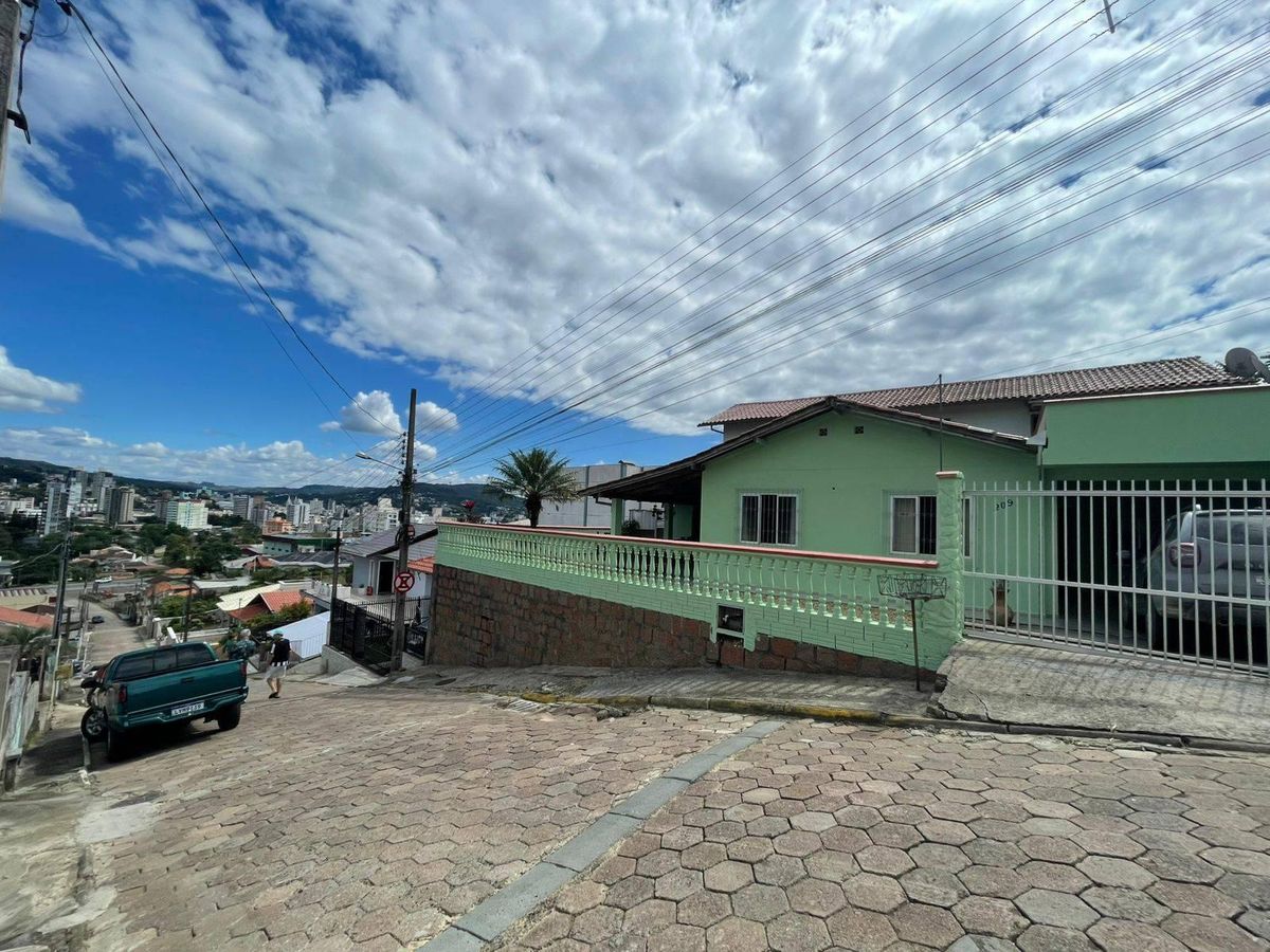 Casa de Alvenaria - Aluguel - 04 dormitórios - 165m2 - Semi Mobiliada - Rua Massaranduba - Canta Galo - Rio do Sul - Casa em Canta Galo, Rio do Sul - para locação - Cifra Imóveis e Empreendimentos Imobiliários
