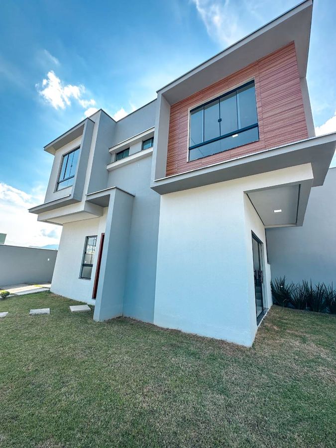 Geminado de Esquina com 1 Suíte + 2 Quartos no bairro Amizade