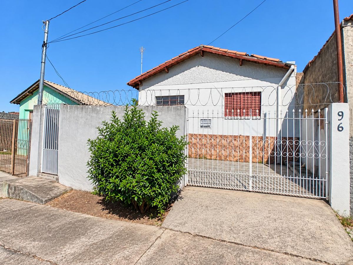 Casas térreo estilo colonial.