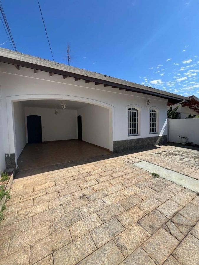 CONFORTO, ESPAÇO E EXCELENTE LOCALIZAÇÃO EM VALINHOS!  Se você procura uma casa espaçosa, completa e muito bem localizada, esta é uma excelente oportunidade!, foto 2