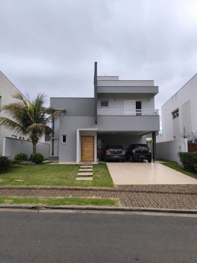 Casa à venda com 03 suítes no Condomínio Alphaville 2
