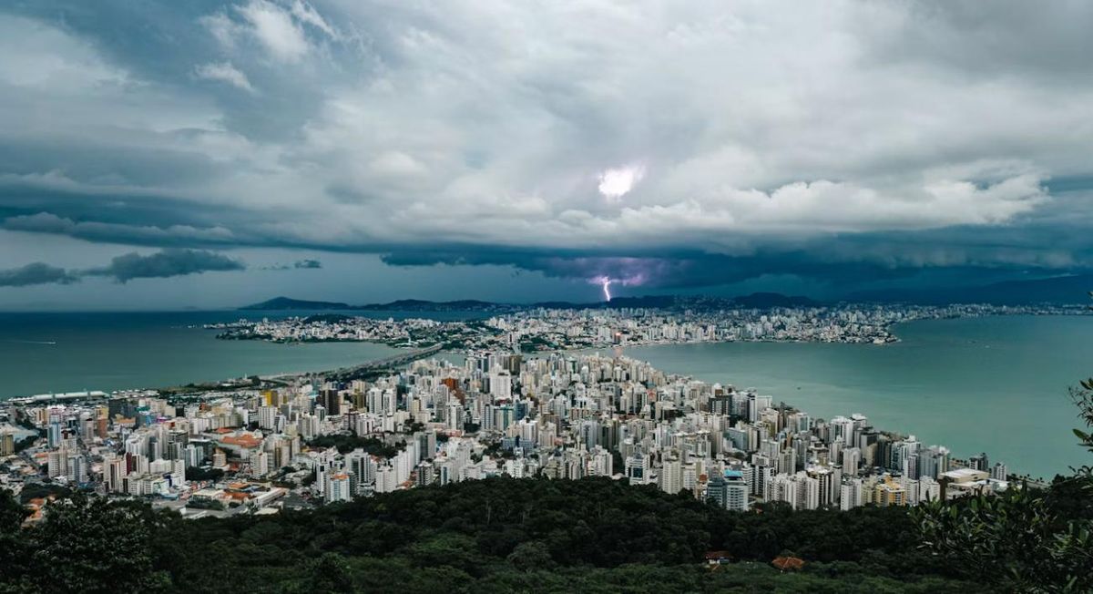 Seguro incêndio: quando é obrigatório e como contratar em Floripa, São José ou Palhoça!