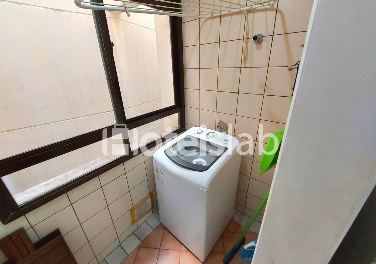 Lindo apartamento de dois quartos em aluguel anual no condomínio frente mar Merit Plaza