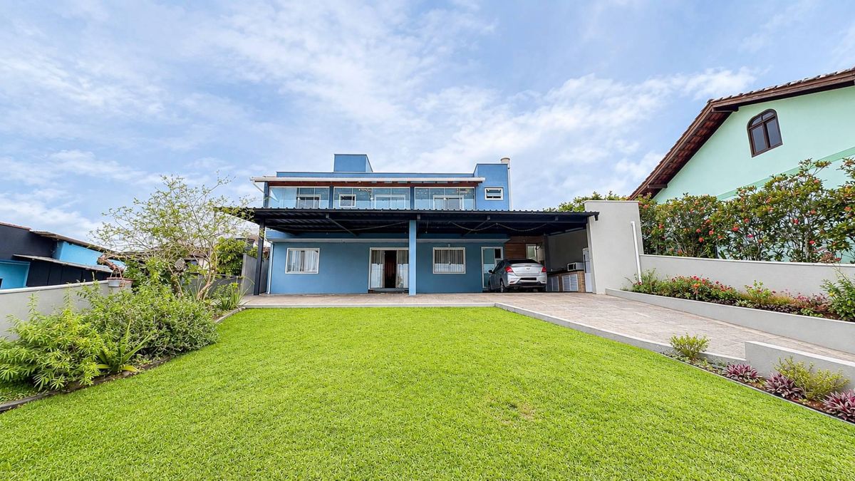 Casa Semimobiliada com 3 Dormitórios na Velha Central! - Casa em Velha Central, Blumenau - à venda - CONCEITO IMOBILIARIA LTDA