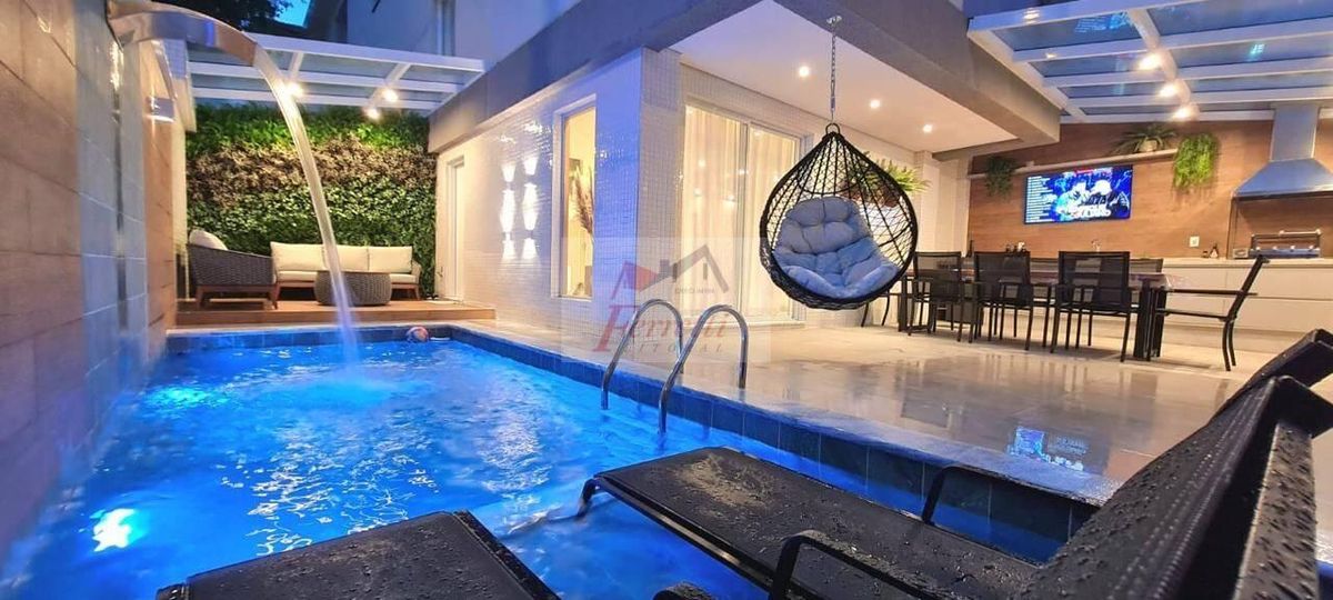 Casa Triplex com 3 suítes decorada e climatizada à venda no bairro Embaré - Santos/SP
