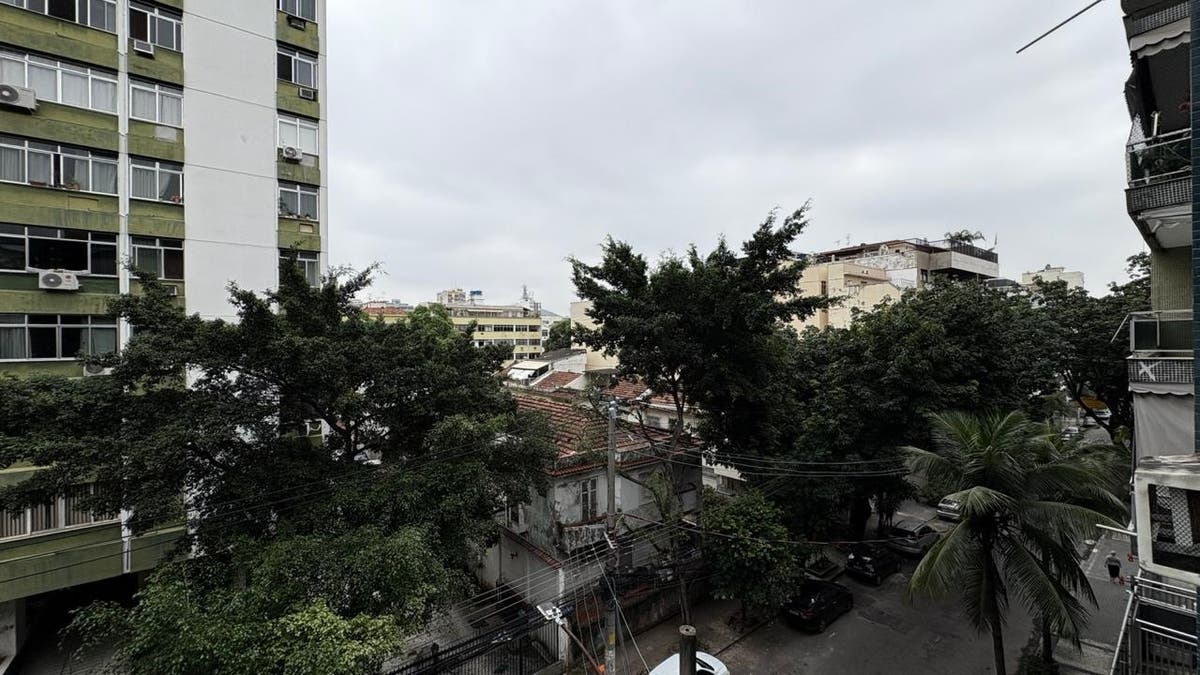 Tijuca | 120 m² | 3 quartos | Suíte Master | 1 vaga Excelente apartamento na Rua Marquês de Valença, a 550m do metrô São Francisco Xavier. Amplo, confortável, com suíte master, closet, dependências completas. Agende sua visita! - Apartamento em Tijuca, Rio de Janeiro - à venda - MIGUEZ IMOBILIÁRIA