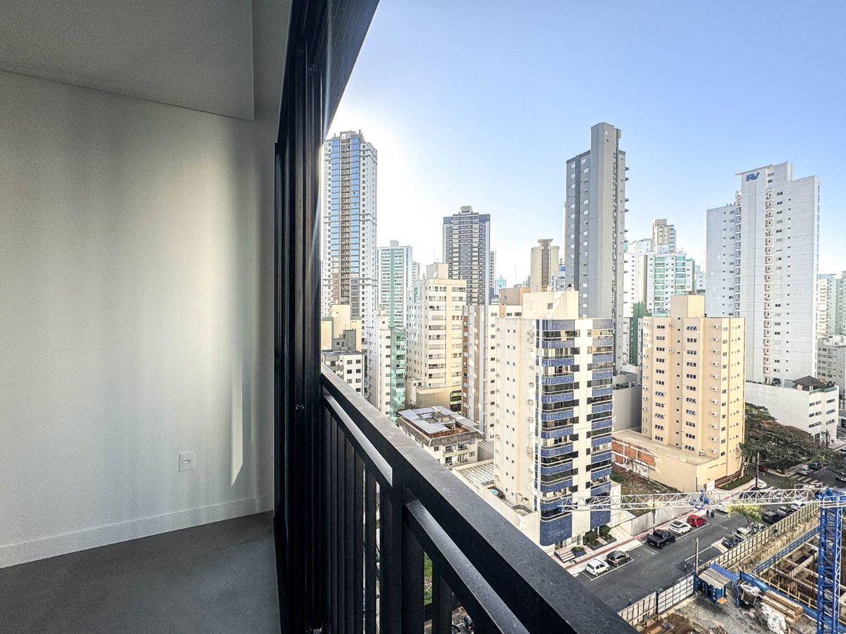 Apartamento à venda com 4 dormitórios e 3 vagas de garagem no Centro de Balneário Camboriú - Apartamento em Centro, Balneário Camboriú - à venda - Desc Imóveis