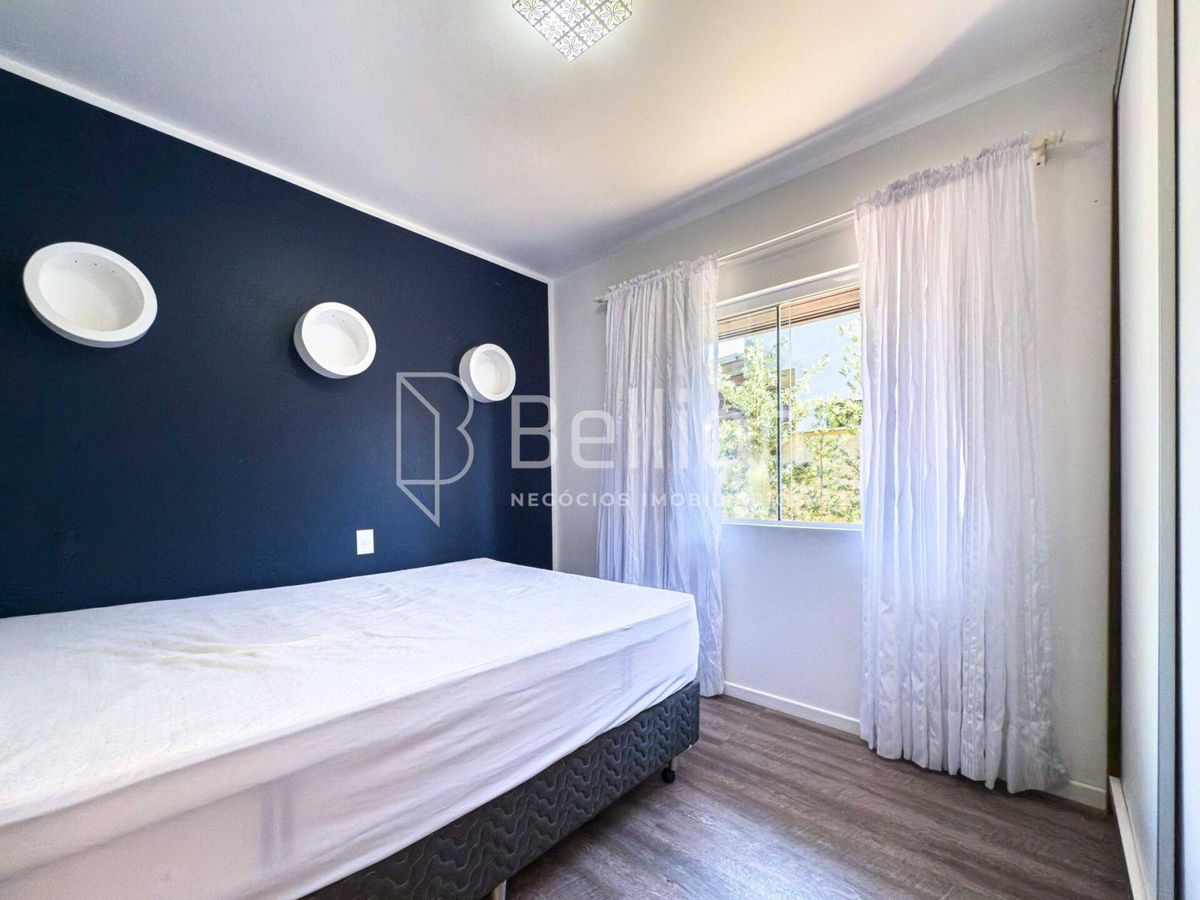 Casa com 2 lagoas, água corrente e piscina, um verdadeiro paraíso!