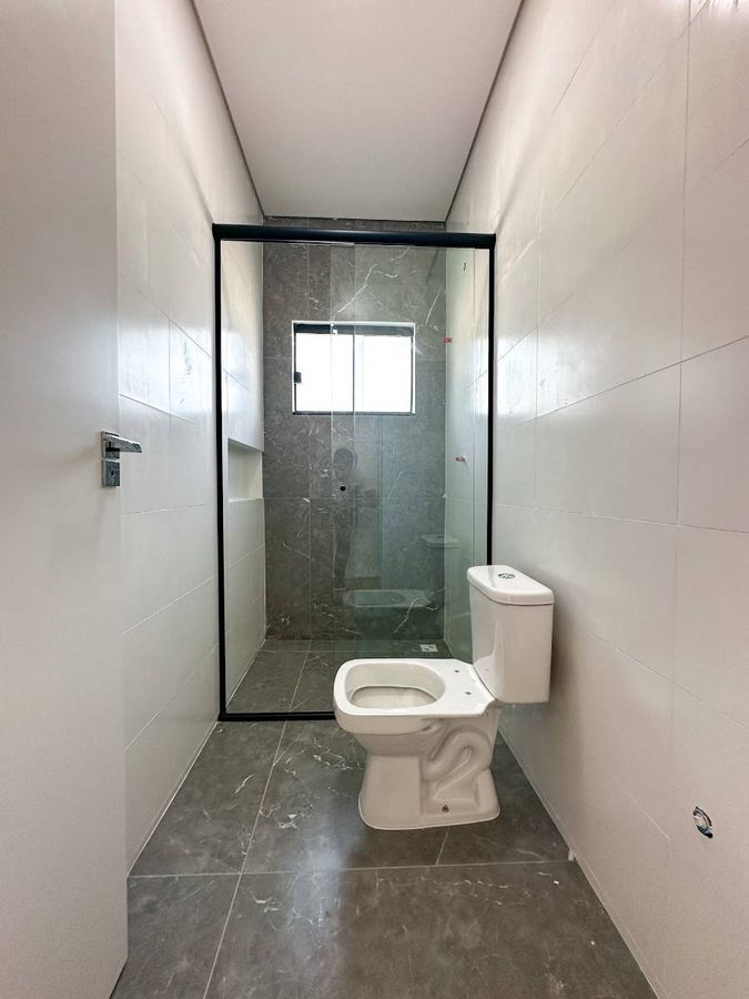 Geminado de Esquina com 1 Suíte + 2 Quartos no bairro Amizade