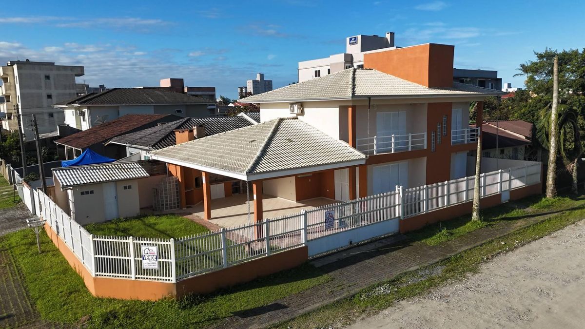 Sobrado com 3 quartos à 470m do mar, Paese - Itapoá - Sobrado em Paese, Itapoá - à venda - Itapoá Imóveis Ltda