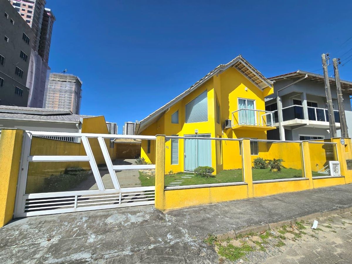Casa 3 quartos em Tabuleiro, Barra Velha: 208m² úteis, 125m do mar - Casa em Tabuleiro, Barra Velha - à venda - Márcio Imóveis Ltda