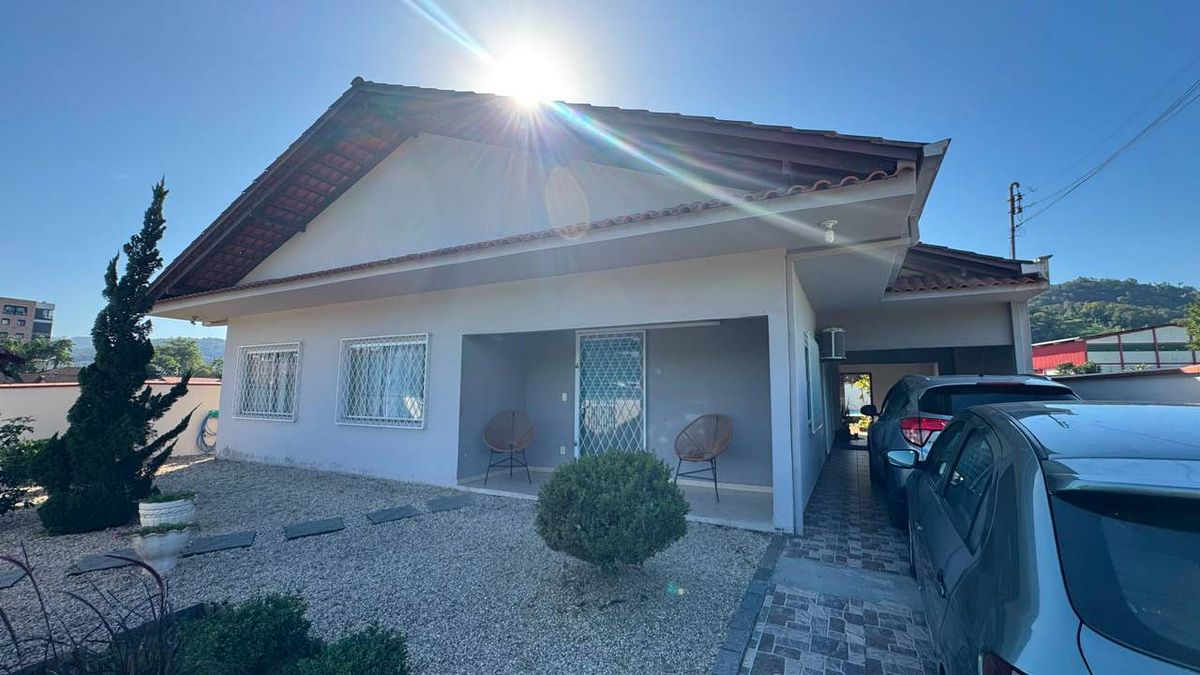 Casa Semimobiliada Com Piscina | Centro - Guaramirim - Casa em Centro, Guaramirim - à venda - Eskala Imóveis LTDA
