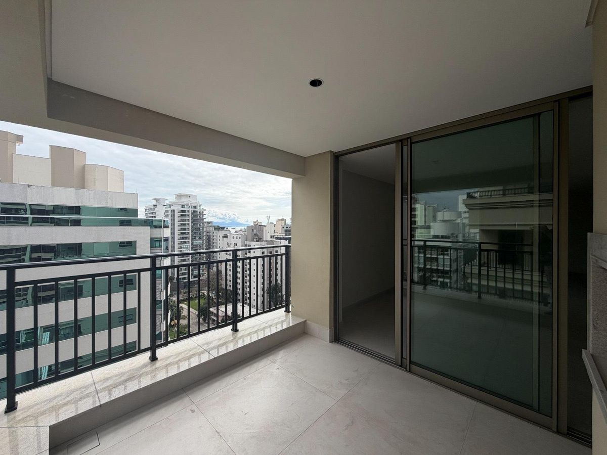Apartamento a venda, 3 Quartos, 3 Suítes , Andar Alto, 125m², na Trompowsky, Centro, FLORIANÓPOLIS
