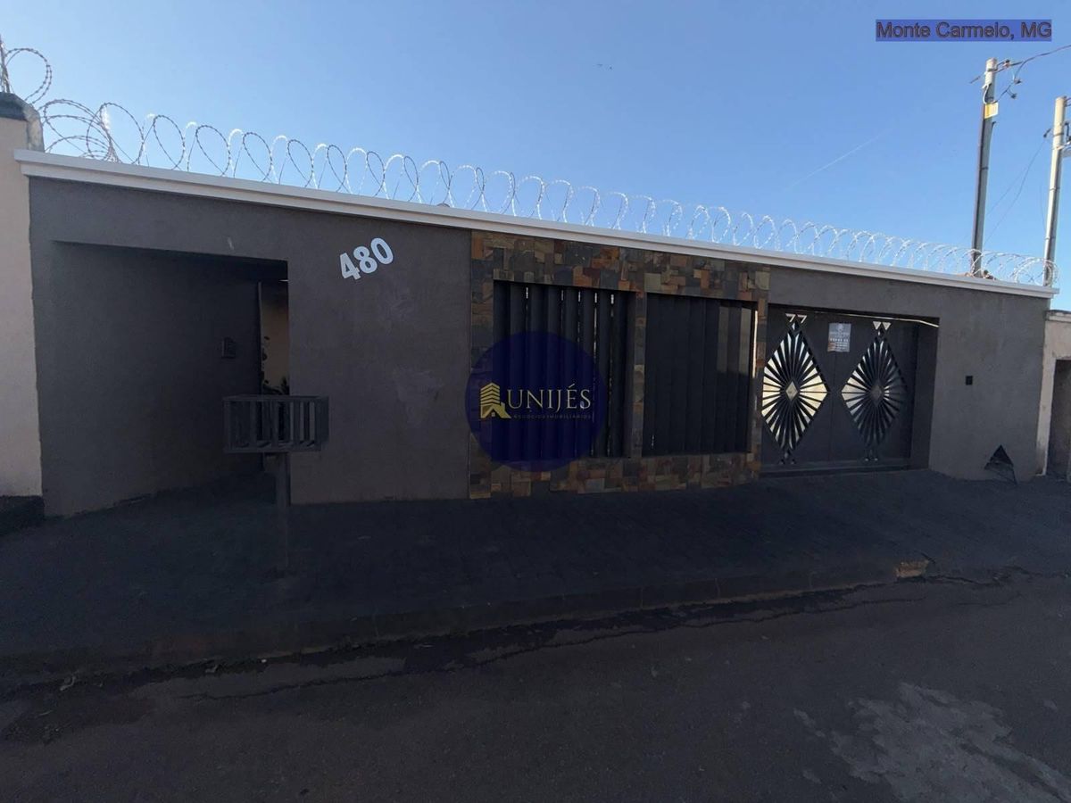 CASA A VENDA RUA PIAU BAIRRO LAMBARI