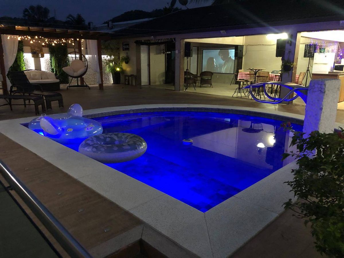 Vende-se Excelente Casa Linear Na Rua Ministro Renato Machado, Ampla sala e 3 Quartos, Piscina, Sauna Churrasqueira e Terreno de 600 m² - Casa de Condomínio em Jacarepaguá, Rio de Janeiro - à venda - MIGUEZ IMOBILIÁRIA