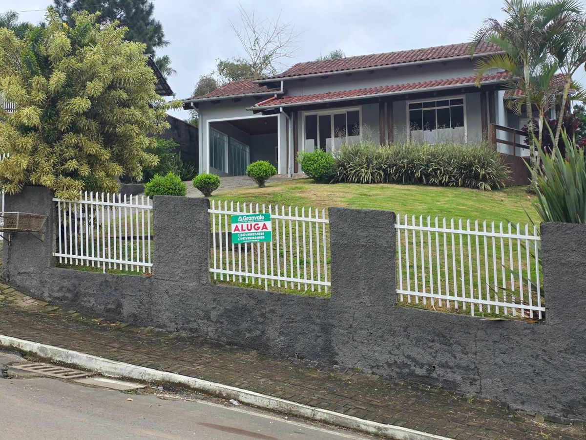 Casa com 3 quartos, Centro - Laurentino - Casa em Centro, Laurentino - para locação - Imobiliária Granvale