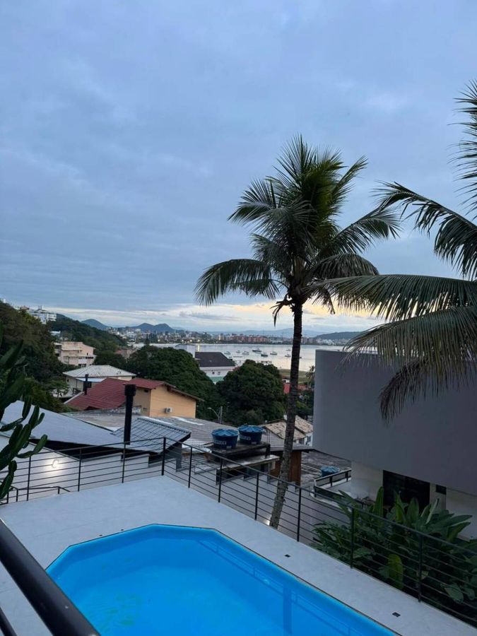 Apartamento de alto padrão a 50m do mar